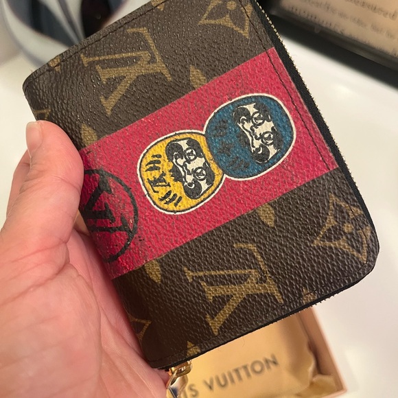 Louis Vuitton Brown and Red Wallet with Iconic Monogram and Unique Red Panel - Picture 6 of 12